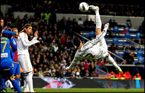 cristiano-ronaldo-441-bycicle-kick-shot-real-madrid-2012